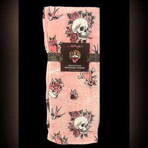 Ed Hardy Oversized Plush Throw Pink Black Gothic Skulls Rose Hearts 60x70  NWT